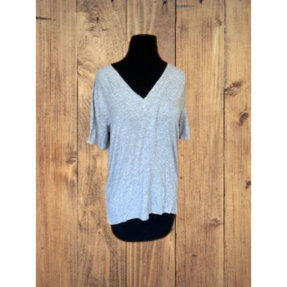 Grey V Neck Hi/Lo Shirt  T1485M  Medium (I)  NWT Boutique